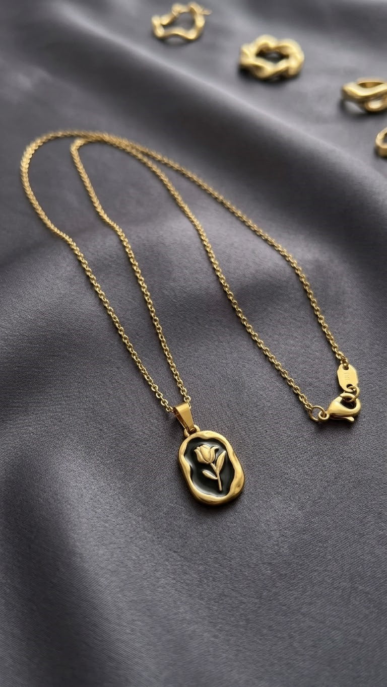 Floral Pendant Necklace