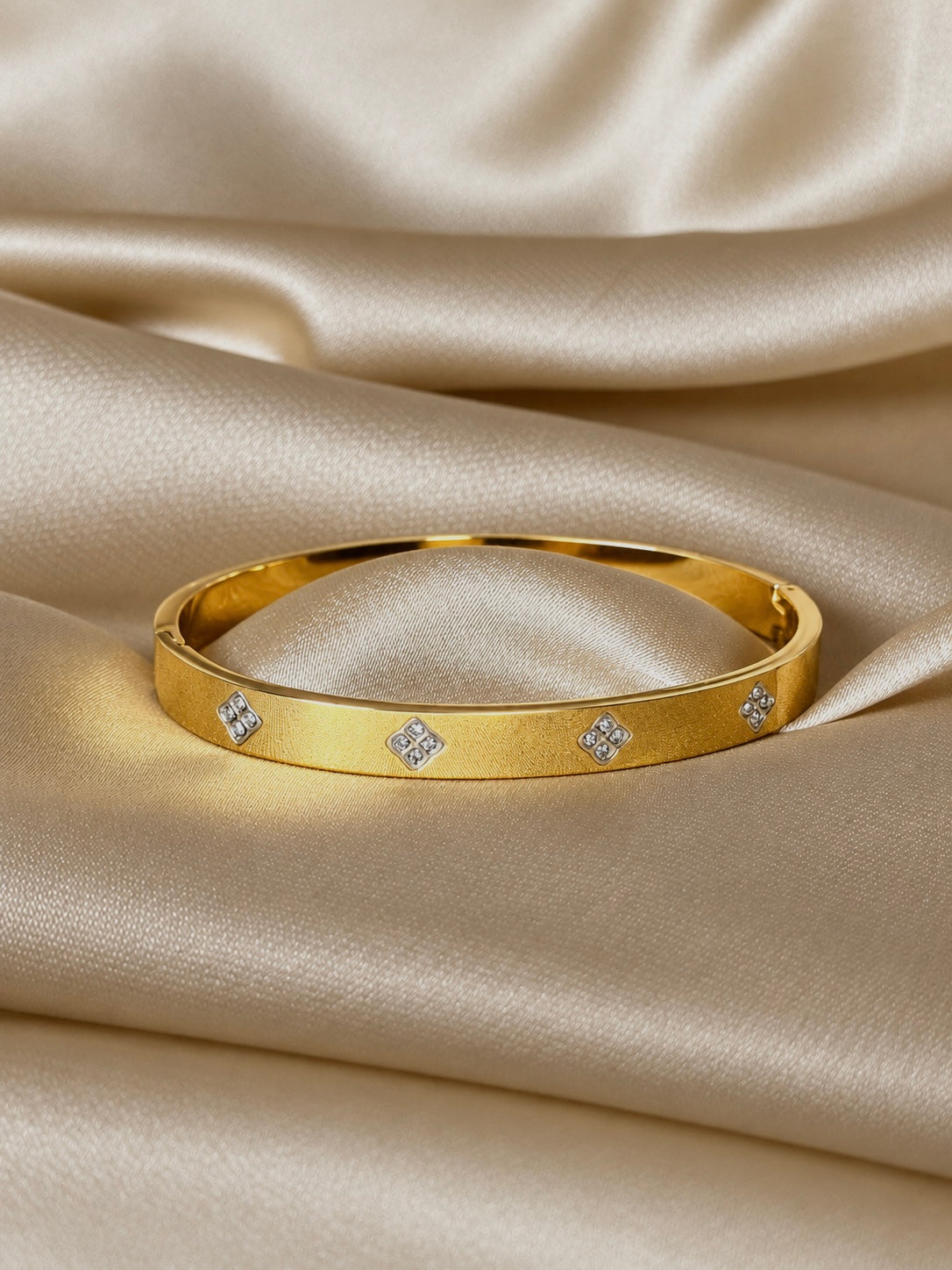 Clova Gold Cuff