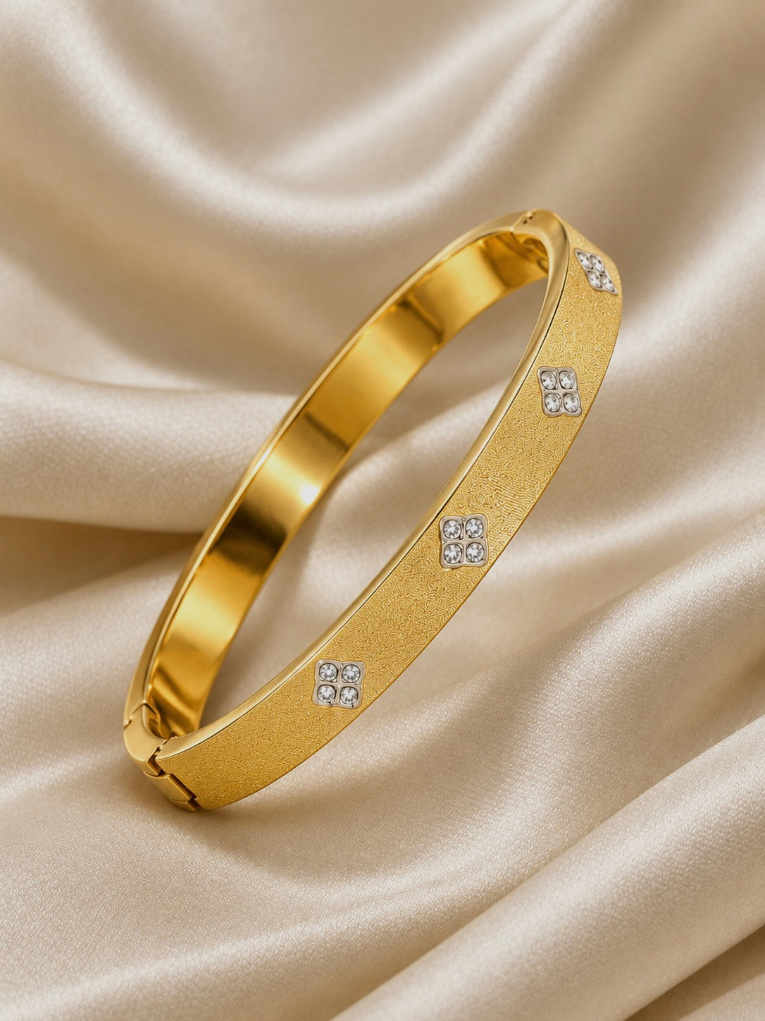 Clova Gold Cuff