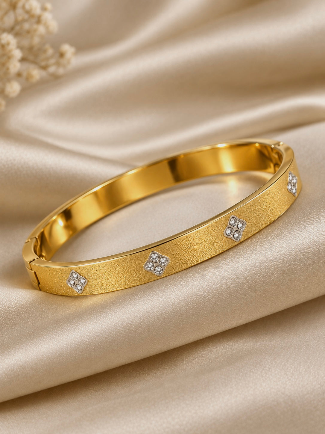 Clova Gold Cuff